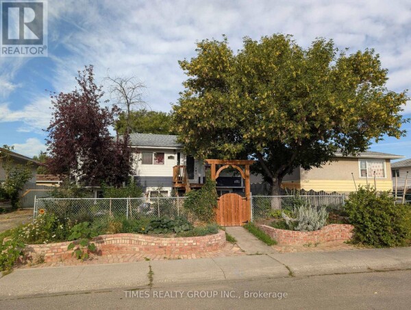 Photo 1 - FrontYard - 1331 41 ST. SE, Calgary, AB T2A1K7