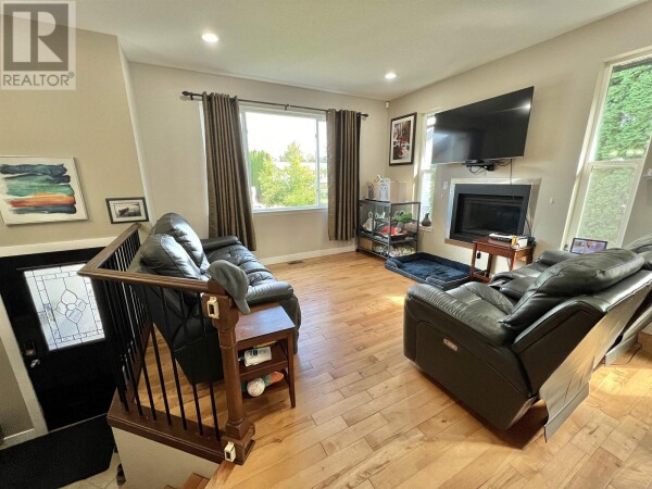 Photo 1 - LivingRoom - 831 FUNN STREET, Quesnel, BC V2J5B2