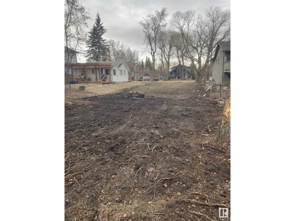 Photo 1 at 5016 36 ST, Sylvan Lake, AB T4S1B2