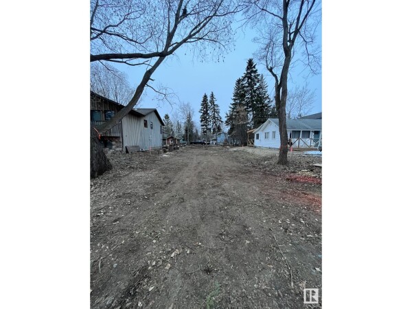 Photo 2 at 5016 36 ST, Sylvan Lake, AB T4S1B2