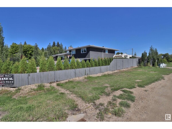 Photo 2 - Backyard - 4601 52 ST, Thorsby, AB T0C2P0