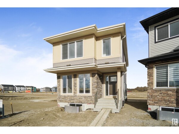 Photo 1 at 1254 MCLEOD AV, Spruce Grove, AB T7X2Z7