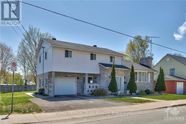 Photo 1 at 102 OTTAWA STREET, Arnprior, ON K7S1X5