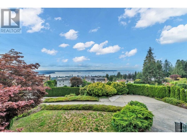 Photo 1 - Backyard - 2171 WESTHILL WYND, West Vancouver, BC V7S2Z3