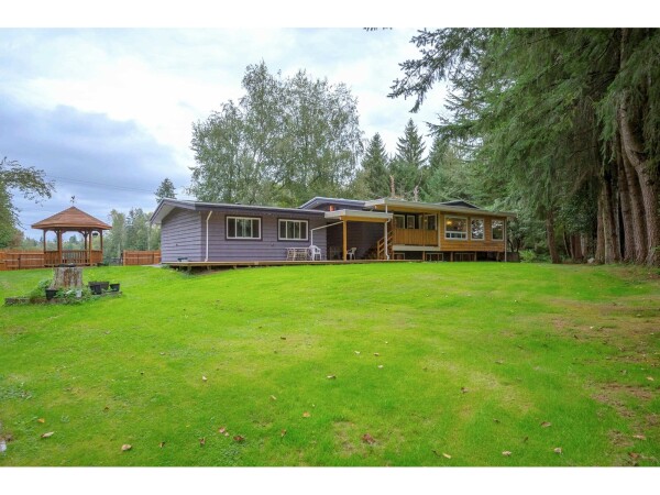 Photo 3 - Backyard - 24290 ROBERTSON CRESCENT, Langley, BC V2Z2L5