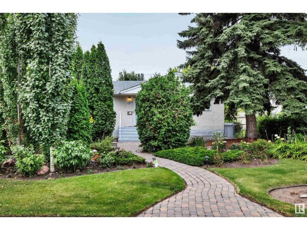 Photo 2 at 8804 148 ST NW, Edmonton, AB T5R0Z9