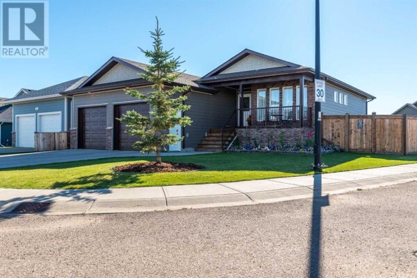 Photo 2 - FrontYard - 14, 2715 73 Avenue, Lloydminster, AB T9V3L7