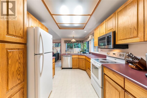 Photo 3 - Kitchen - 191 Johnson Pl, Lake Cowichan, BC V0R2G0