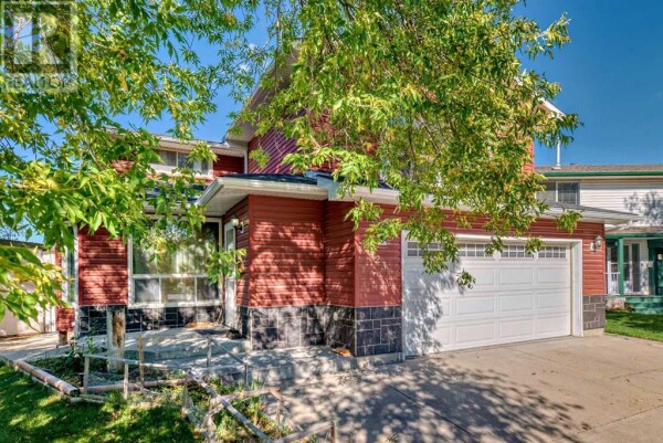 Photo 2 at 423 Whitehorn Place NE, Calgary, AB T1Y2B1