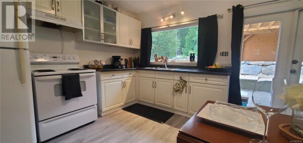 Photo 3 - Kitchen - 332 South Shore Rd, Lake Cowichan, BC V0R2G0