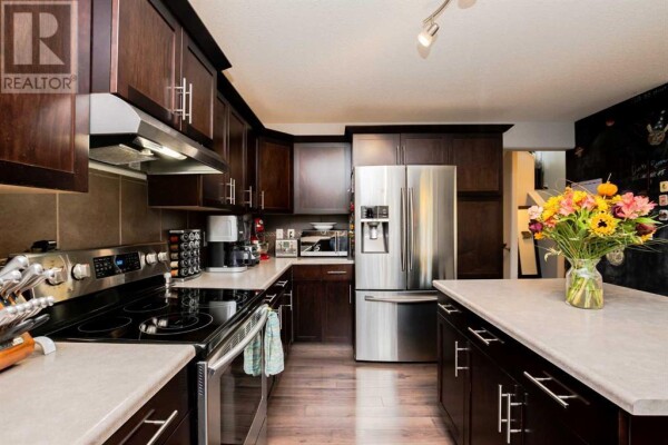 Photo 3 - Kitchen - 7105 88 Street, Grande Prairie, AB T8X0E3