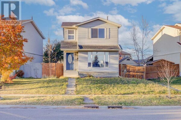 Photo 1 - FrontYard - 171 Erin Woods Drive SE, Calgary, AB T2B2V7