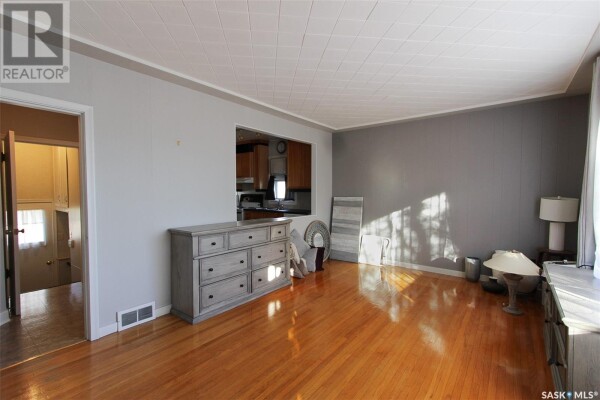 Photo 2 - LivingRoom - 500 Rose STREET, Regina, SK S4R1Z4