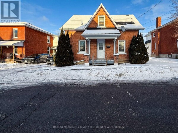 Photo 2 - FrontYard - 101 QUEEN STREET S, Renfrew, ON K7V2A8