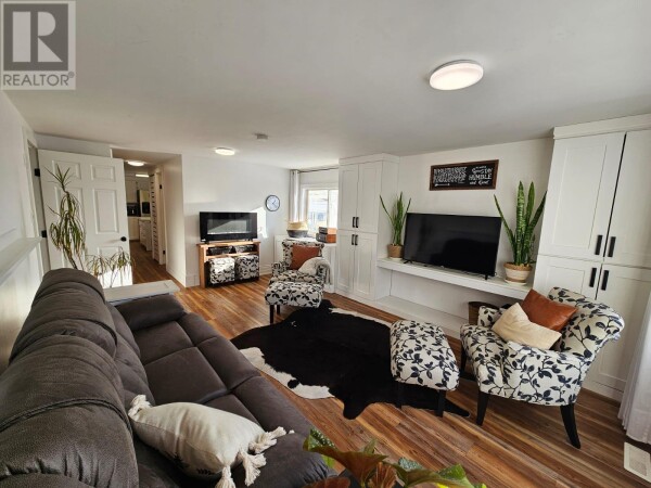 Photo 2 - LivingRoom - 3791 MORELAND SUBDIVISION, Chetwynd, BC V0C1J0