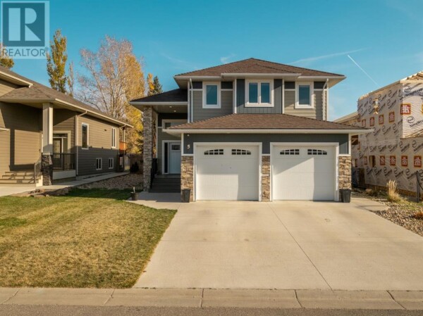 Photo 1 at 5 PRAIRIE LAKE Court, Taber, AB T1G0C9