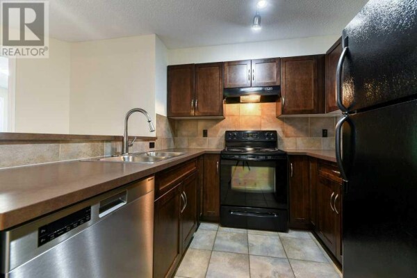 Photo 3 - Kitchen - 4204, 115 Prestwick Villas SE, Calgary, AB T2Z0N1