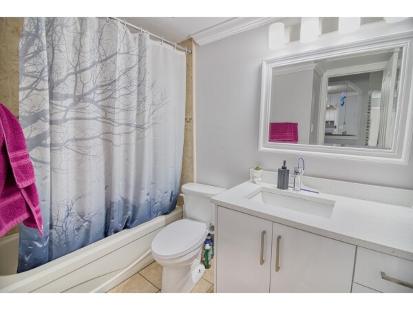 Photo 3 - Bathroom - 107 10698 151A STREET, Surrey, BC V3R8T5