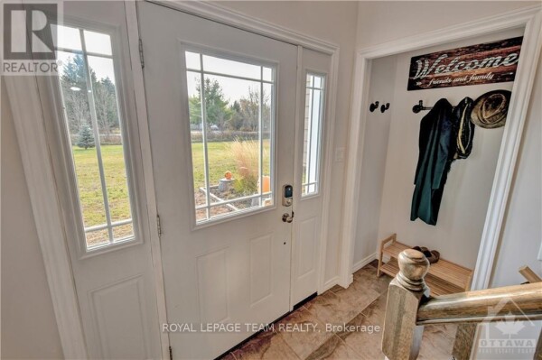 Photo 3 - LivingRoom - 424 HYNDMAN ROAD, Edwardsburgh/Cardinal, ON K0E1W0