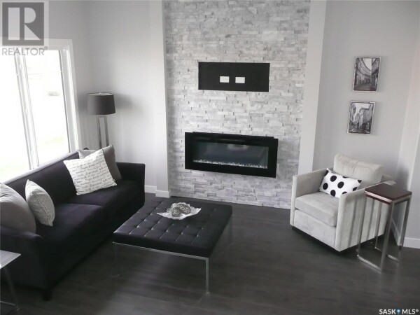 Photo 2 - LivingRoom - 179 Kostiuk CRESCENT, Saskatoon, SK S7W0L8