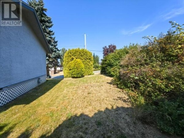 Photo 3 - Backyard - 3298 VANANDA AVE, Powell River, BC V8A1B1