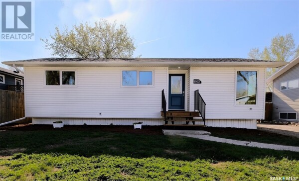 Photo 1 - Backyard - 1003 Thrasher STREET, Rosetown, SK S0L2V0