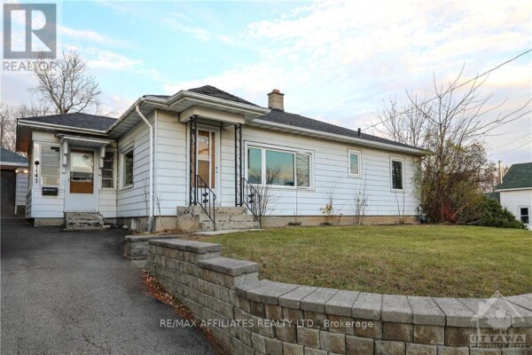 Photo 1 - Backyard - 147 QUEEN STREET, Smiths Falls (901 Smiths Falls), ON K7A3N8