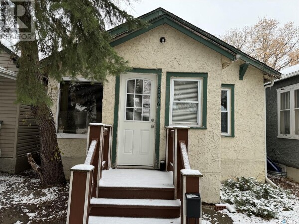 Photo 2 - FrontYard - 2046 King STREET, Regina, SK S4T4G6