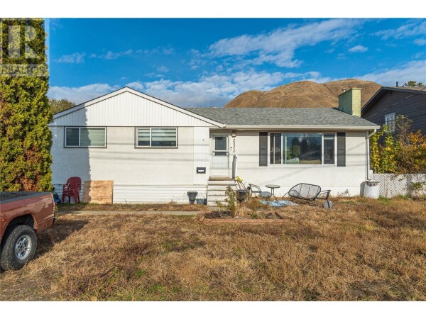 Photo 3 - Backyard - 2322 Parkcrest Avenue, Kamloops, BC V2B4Y3