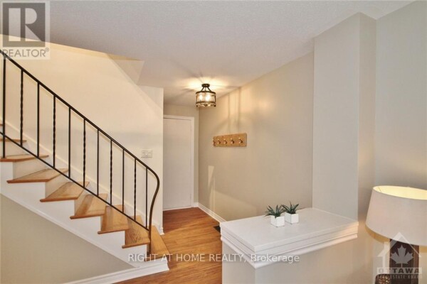 Photo 2 at 83 GRADY CRESCENT, Ottawa, ON K2H5S2