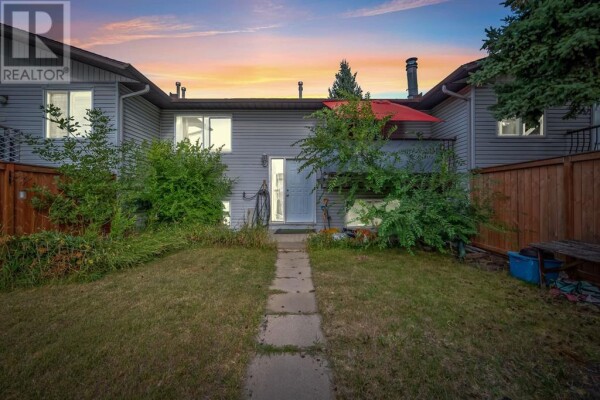 Photo 1 at C, 1407 44 Street SE, Calgary, AB T2A5E6