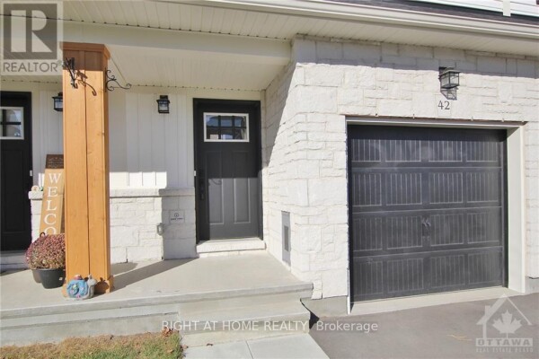 Photo 2 at 42 WHITCOMB CRESCENT, Smiths Falls, ON K7A0A2