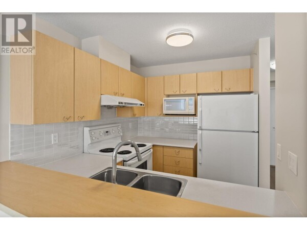 Photo 2 - Kitchen - 901 8180 GRANVILLE AVENUE, Richmond, BC V6Y4G1