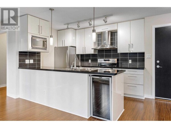 Photo 1 - Kitchen - 302 633 ABBOTT STREET, Vancouver, BC V6B0J3