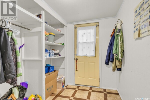 Photo 2 - Closet - 315 I AVENUE N, Saskatoon, SK S7L2G5