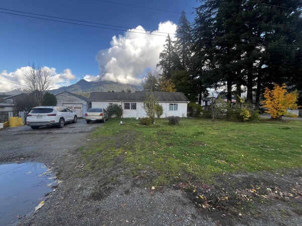 Photo 1 - Backyard - 417 HUDSON BAY STREET, Hope, BC V0X1L0