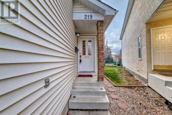 Photo 2 at 219 Coachway Road SW, Calgary, AB T3H1B9