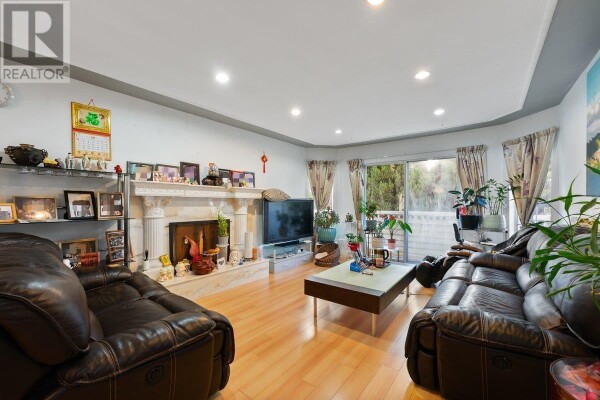 Photo 2 - LivingRoom - 2663 E 41ST AVENUE, Vancouver, BC V5R2W6