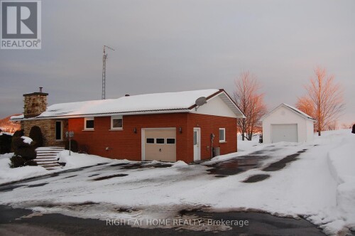 Picture of 1835 CHEMIN DU TRAVERSIER ROAD