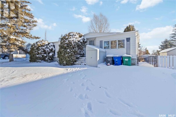 Photo 2 at 239 Leland COURT, Saskatoon, SK S7H5A2