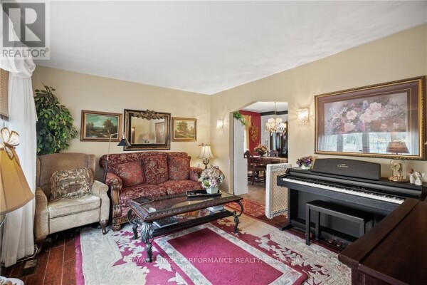 Photo 3 - LivingRoom - 1236 38 CHURCHILL STREET, Cornwall, ON K6J4X9