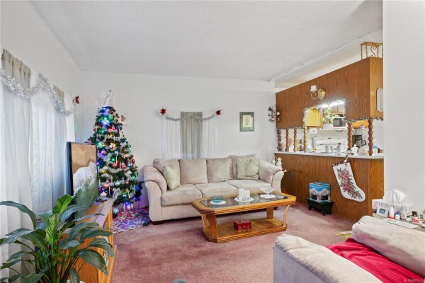 Photo 3 - LivingRoom - 940 4th Ave, Ladysmith BC V9G 1B4, Ladysmith, BC V9G 1B4