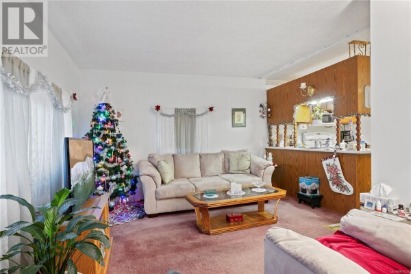 Photo 3 - LivingRoom - 940 4th Ave, Ladysmith, BC V9G1B4