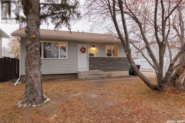 Photo 1 - Backyard - 30 Galbraith CRESCENT, Saskatoon, SK S7M4H1