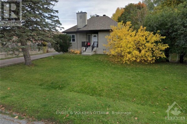 Photo 1 at 10 CHIPPEWA AVENUE, Ottawa, ON K2G1X7