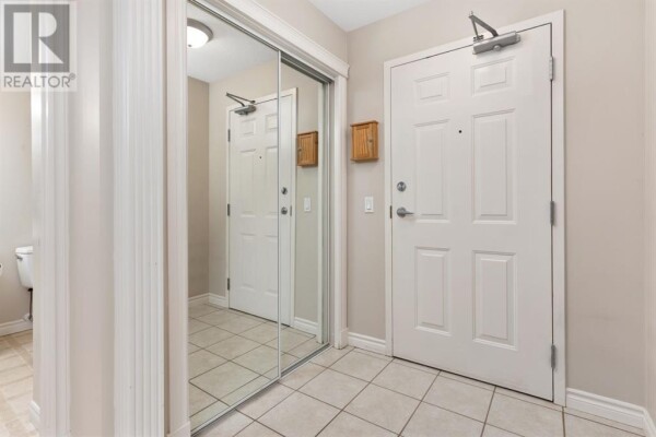 Photo 2 - Bathroom - 208, 5419 49 Avenue, Camrose, AB T4V0N6