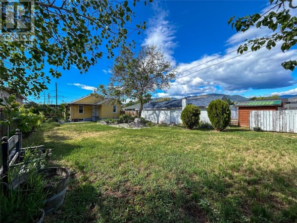 Photo 3 - Backyard - 325 Nelson Avenue, Penticton, BC V2A2L1