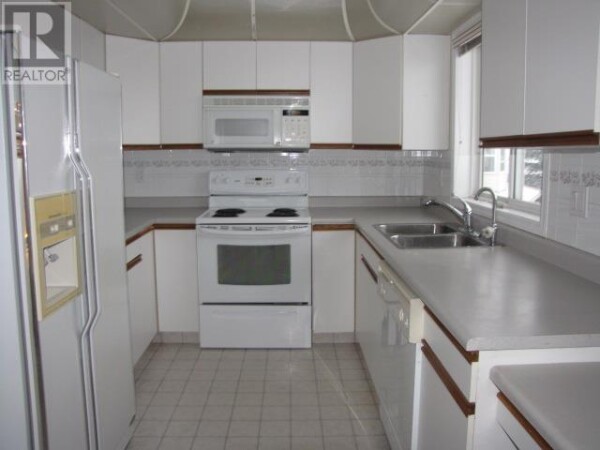 Photo 2 - Kitchen - 17 500 WOTZKE DRIVE, Williams Lake, BC V2G4S9