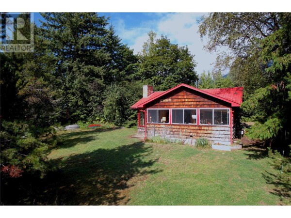 Photo 3 at 8712 BEACH Street, Balfour, BC V0G1C0