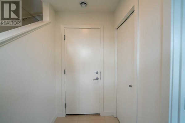 Photo 3 - Bathroom - 504, 857 Belmont Drive SW, Calgary, AB T2X4P2